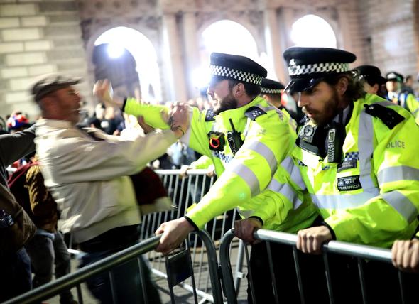 Foto - Brexit Avrupa'yı karıştırdı! Sokaklar savaş alanına döndü