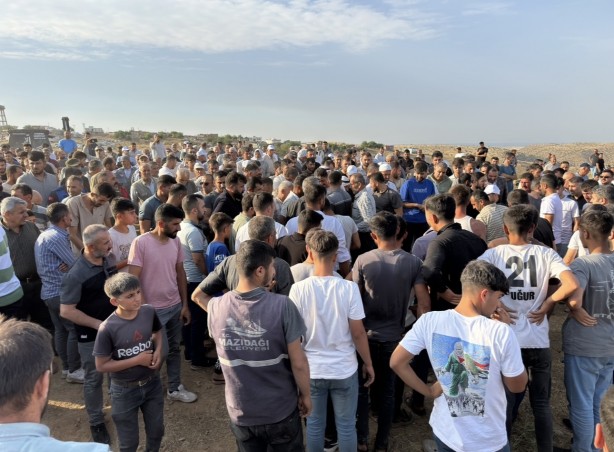 Foto - Bu acıya yürek dayanmaz! Mardin’deki yangında hayatını kaybeden 8 kişi defnedildi