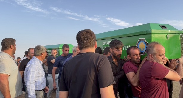 Foto - Bu acıya yürek dayanmaz! Mardin’deki yangında hayatını kaybeden 8 kişi defnedildi