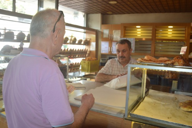 Foto - Bu adam 100 lira getirene 105 lira, 200 lira getirene 210 lira veriyor! İşte sebebi...