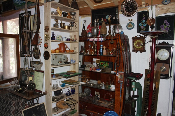 Foto - Bu adam 50 yıldır her şeyi saklıyor!