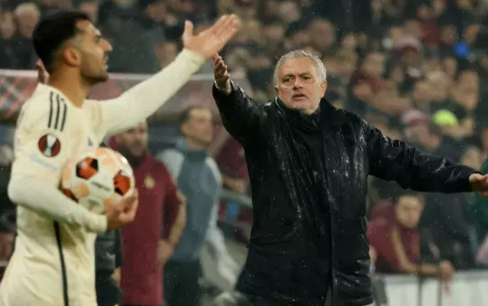 Foto - Bu adam çıldırmış olmalı! Olay tepki: Biraz abartmadın mı Mourinho efendi...