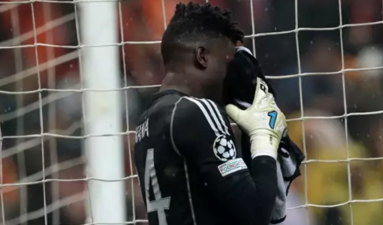 Foto - Bu adam kesin torpilli! Altay Bayındır'a çok büyük haksızlık.. Manchester iyice zıvanadan çıktı!