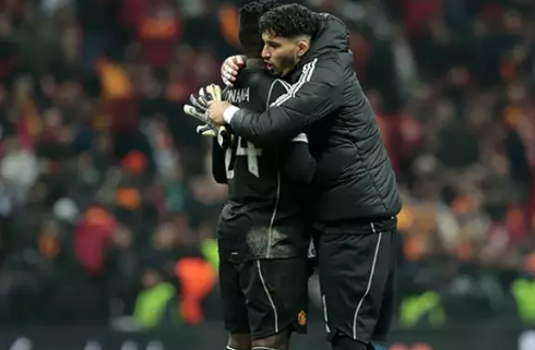 Foto - Bu adam kesin torpilli! Altay Bayındır'a çok büyük haksızlık.. Manchester iyice zıvanadan çıktı!