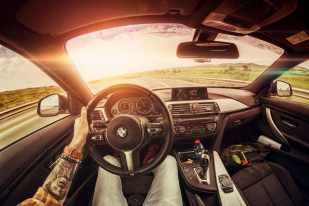 Foto - Bu adamın yerinde olmak isteyeceksiniz! Çünkü...