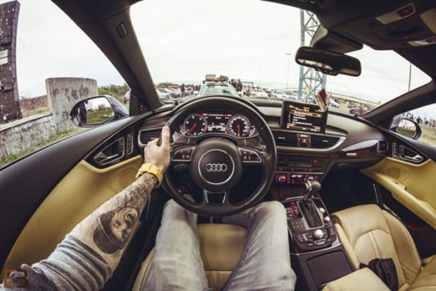 Foto - Bu adamın yerinde olmak isteyeceksiniz! Çünkü...