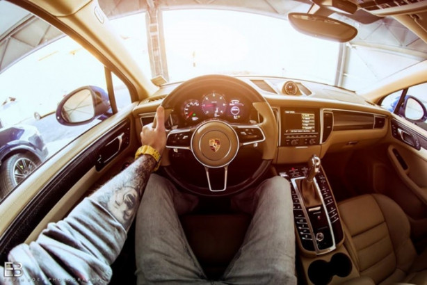 Foto - Bu adamın yerinde olmak isteyeceksiniz! Çünkü...