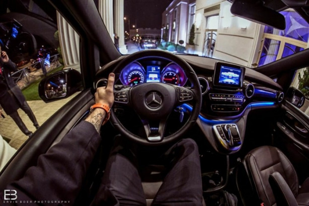 Foto - Bu adamın yerinde olmak isteyeceksiniz! Çünkü...