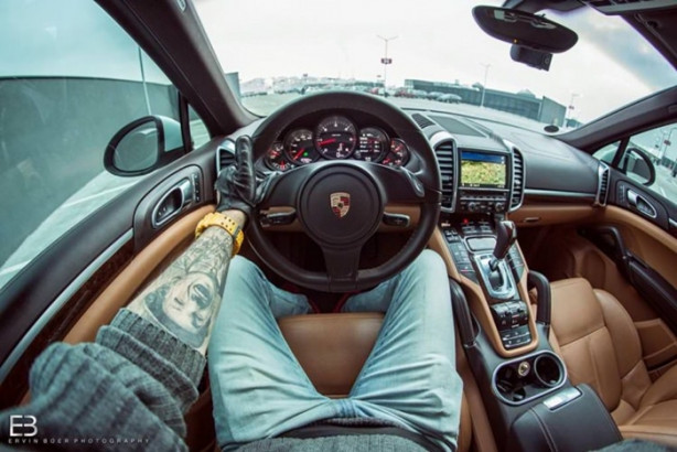 Foto - Bu adamın yerinde olmak isteyeceksiniz! Çünkü...