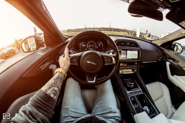 Foto - Bu adamın yerinde olmak isteyeceksiniz! Çünkü...