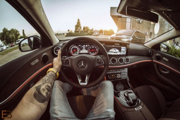 Foto - Bu adamın yerinde olmak isteyeceksiniz! Çünkü...