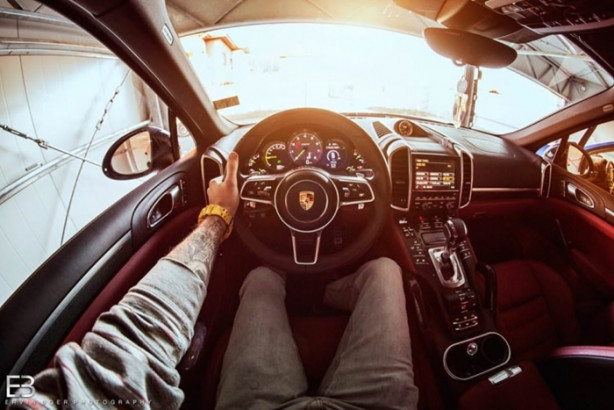 Foto - Bu adamın yerinde olmak isteyeceksiniz! Çünkü...