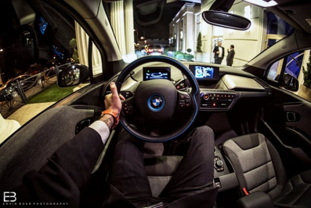 Foto - Bu adamın yerinde olmak isteyeceksiniz! Çünkü...