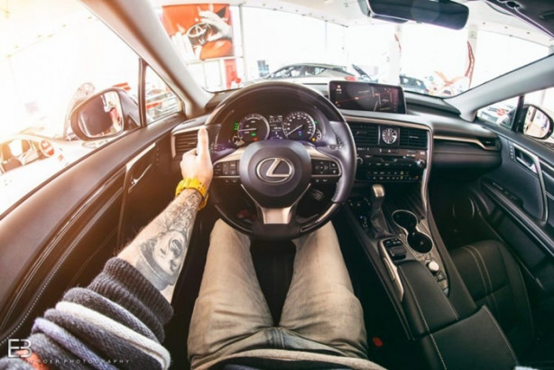 Foto - Bu adamın yerinde olmak isteyeceksiniz! Çünkü...