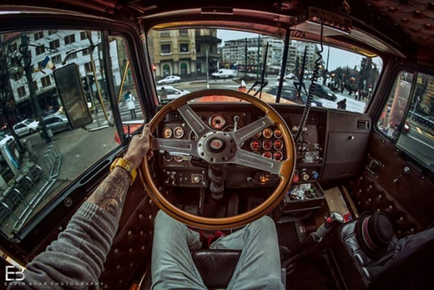 Foto - Bu adamın yerinde olmak isteyeceksiniz! Çünkü...