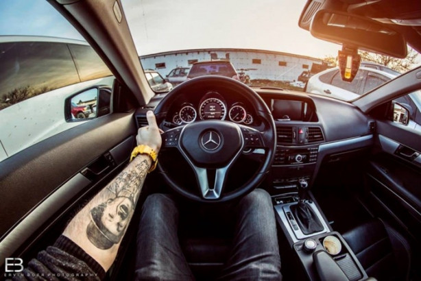 Foto - Bu adamın yerinde olmak isteyeceksiniz! Çünkü...