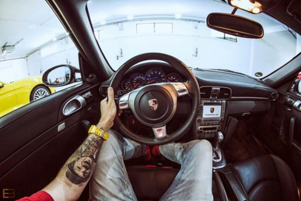 Foto - Bu adamın yerinde olmak isteyeceksiniz! Çünkü...