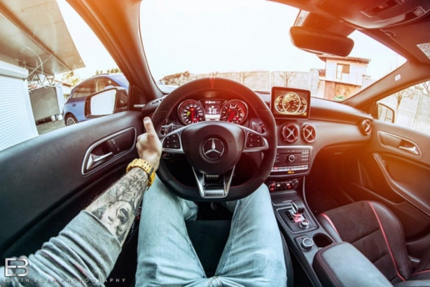 Foto - Bu adamın yerinde olmak isteyeceksiniz! Çünkü...