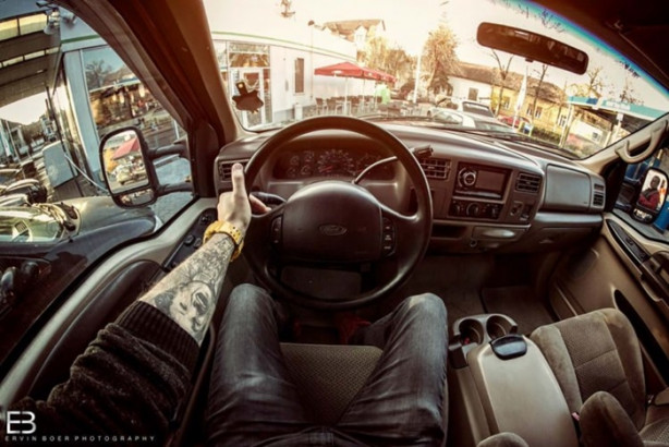 Foto - Bu adamın yerinde olmak isteyeceksiniz! Çünkü...