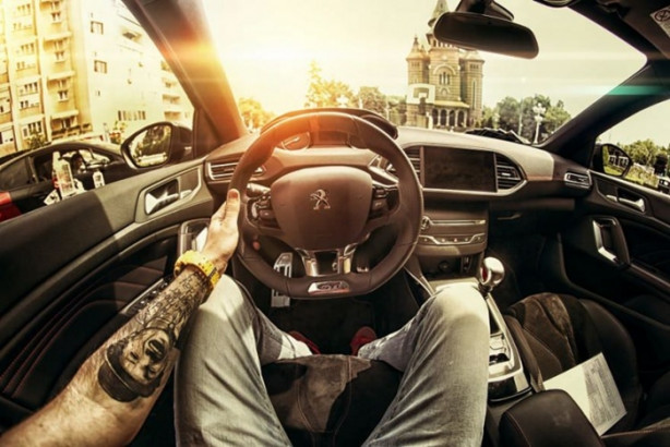 Foto - Bu adamın yerinde olmak isteyeceksiniz! Çünkü...