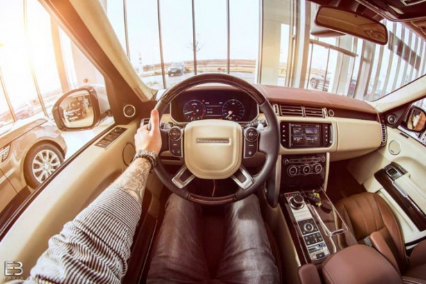 Foto - Bu adamın yerinde olmak isteyeceksiniz! Çünkü...