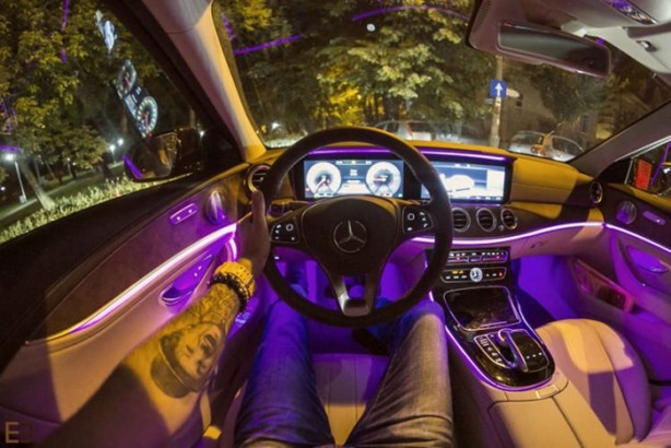 Foto - Bu adamın yerinde olmak isteyeceksiniz! Çünkü...