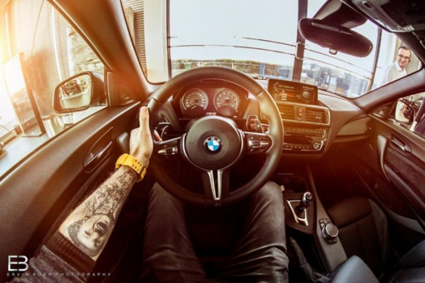 Foto - Bu adamın yerinde olmak isteyeceksiniz! Çünkü...