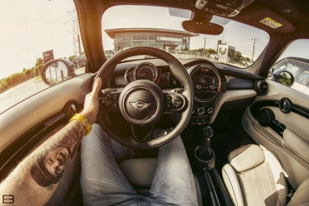 Foto - Bu adamın yerinde olmak isteyeceksiniz! Çünkü...