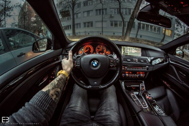 Foto - Bu adamın yerinde olmak isteyeceksiniz! Çünkü...