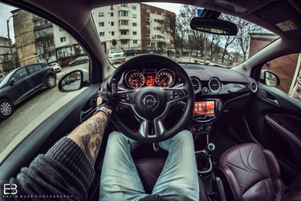 Foto - Bu adamın yerinde olmak isteyeceksiniz! Çünkü...