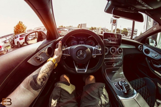 Foto - Bu adamın yerinde olmak isteyeceksiniz! Çünkü...