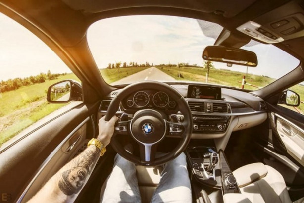 Foto - Bu adamın yerinde olmak isteyeceksiniz! Çünkü...