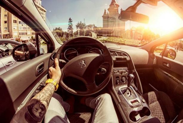 Foto - Bu adamın yerinde olmak isteyeceksiniz! Çünkü...