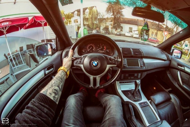 Foto - Bu adamın yerinde olmak isteyeceksiniz! Çünkü...