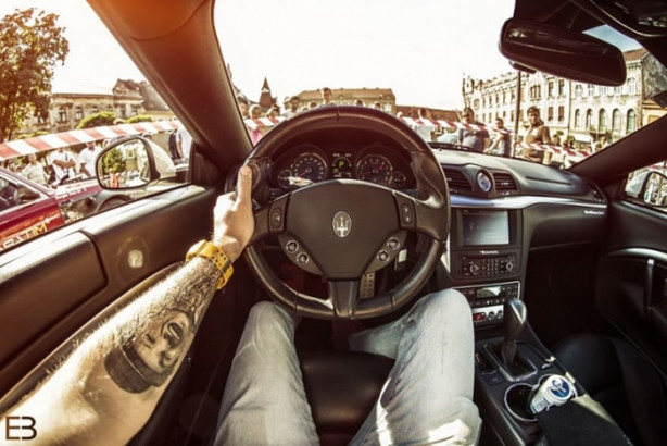 Foto - Bu adamın yerinde olmak isteyeceksiniz! Çünkü...