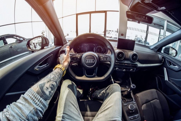 Foto - Bu adamın yerinde olmak isteyeceksiniz! Çünkü...