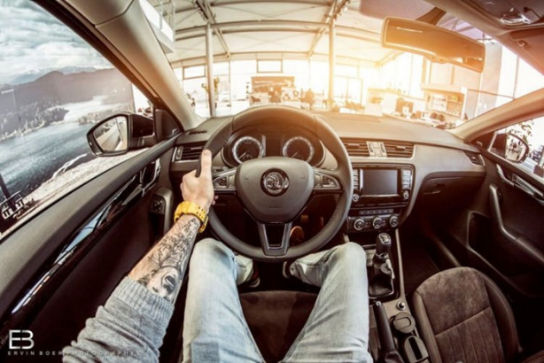 Foto - Bu adamın yerinde olmak isteyeceksiniz! Çünkü...