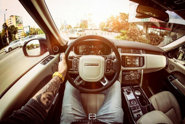 Foto - Bu adamın yerinde olmak isteyeceksiniz! Çünkü...