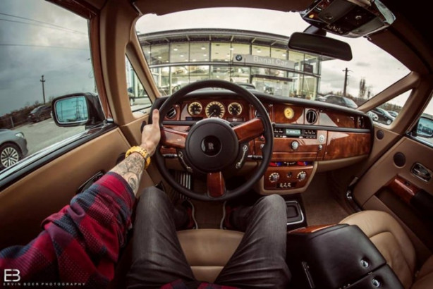 Foto - Bu adamın yerinde olmak isteyeceksiniz! Çünkü...