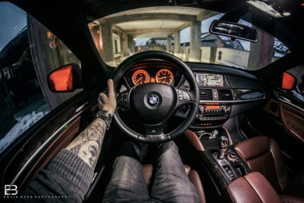 Foto - Bu adamın yerinde olmak isteyeceksiniz! Çünkü...