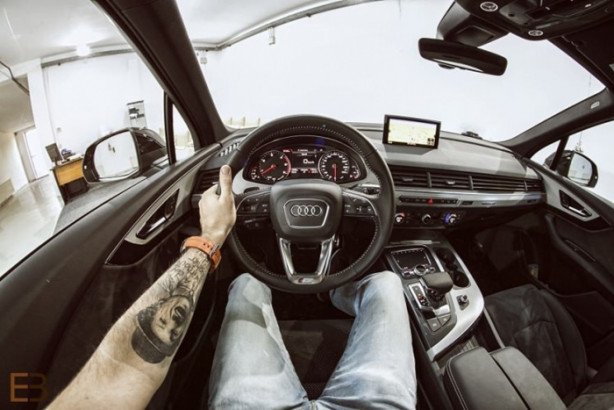 Foto - Bu adamın yerinde olmak isteyeceksiniz! Çünkü...