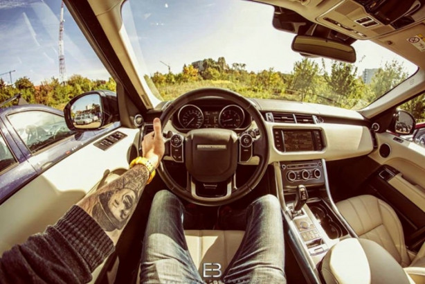 Foto - Bu adamın yerinde olmak isteyeceksiniz! Çünkü...