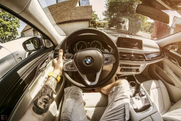 Foto - Bu adamın yerinde olmak isteyeceksiniz! Çünkü...