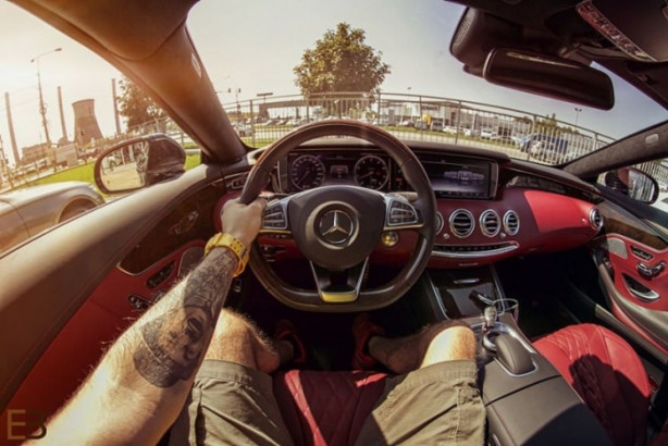 Foto - Bu adamın yerinde olmak isteyeceksiniz! Çünkü...