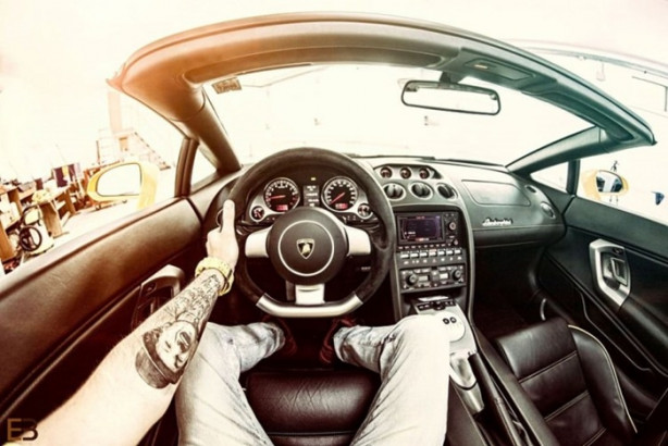 Foto - Bu adamın yerinde olmak isteyeceksiniz! Çünkü...