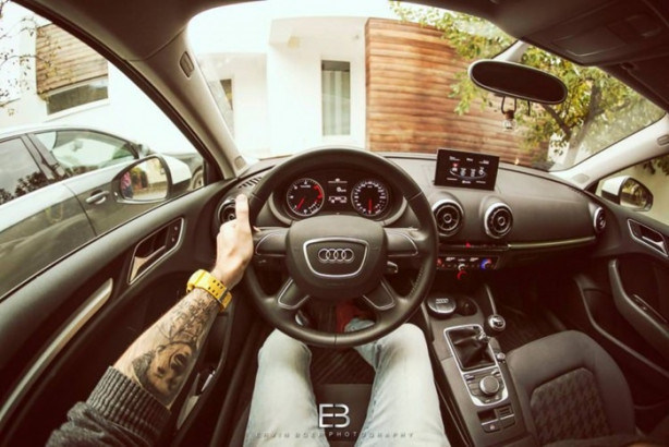 Foto - Bu adamın yerinde olmak isteyeceksiniz! Çünkü...