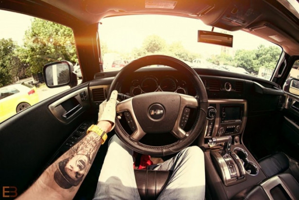 Foto - Bu adamın yerinde olmak isteyeceksiniz! Çünkü...