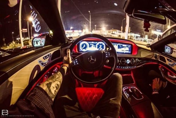 Foto - Bu adamın yerinde olmak isteyeceksiniz! Çünkü...