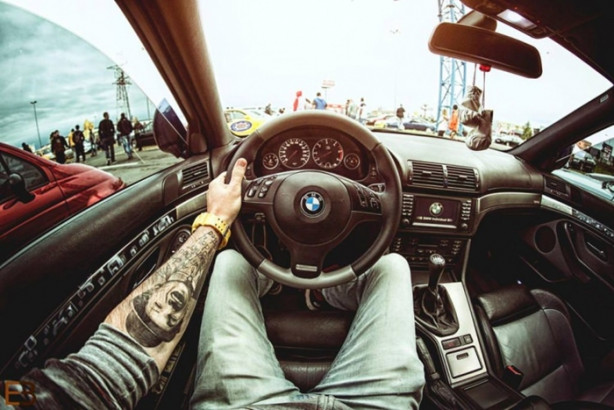 Foto - Bu adamın yerinde olmak isteyeceksiniz! Çünkü...