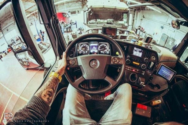 Foto - Bu adamın yerinde olmak isteyeceksiniz! Çünkü...